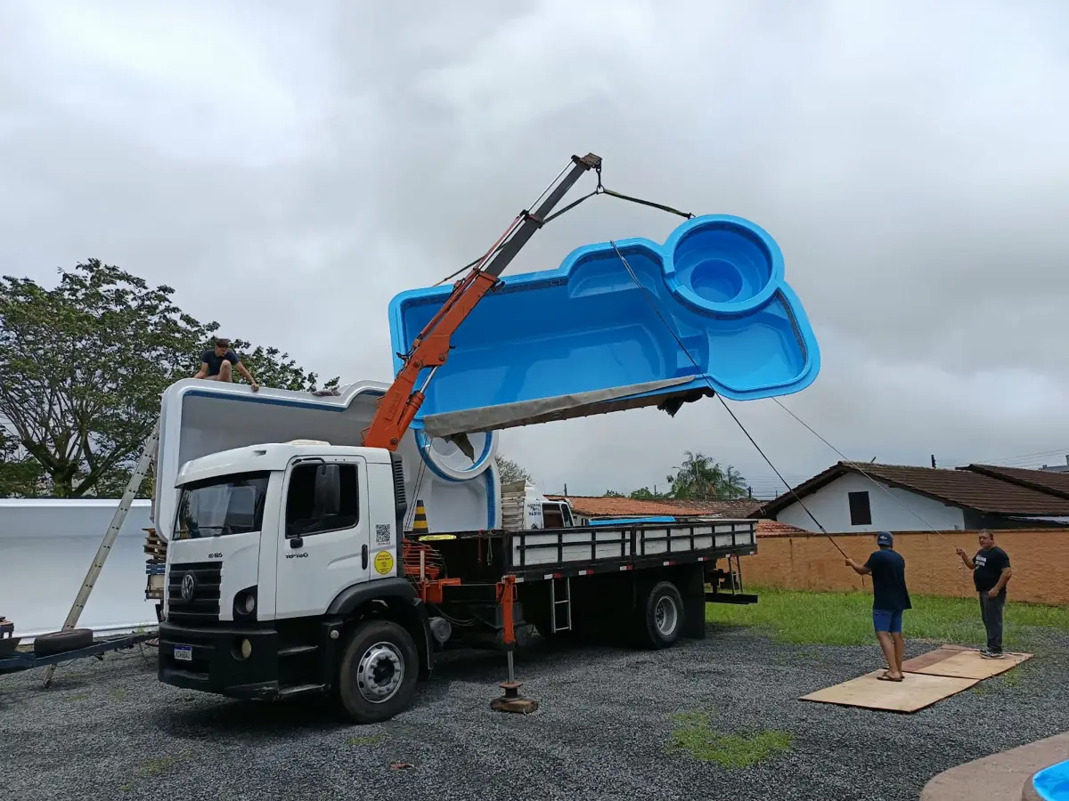 Munck içando piscina de fibra azul com spa acoplado